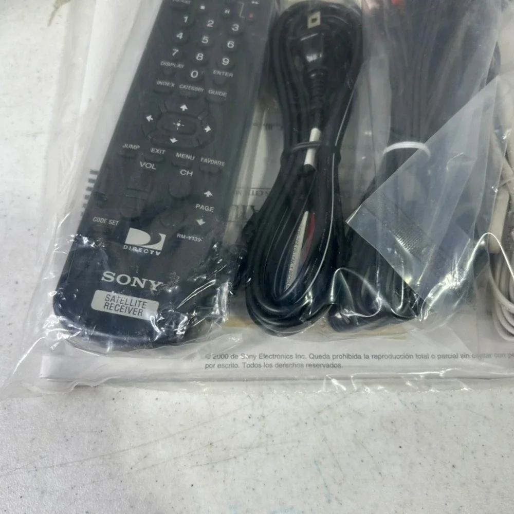 Sony RM-Y139 Satellite Receiver Remote Control Manual and Cable Accessory Kit